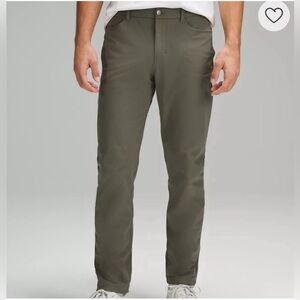 Lululemon men’s olive green ABC slim-fit 5 pocket pants size 34